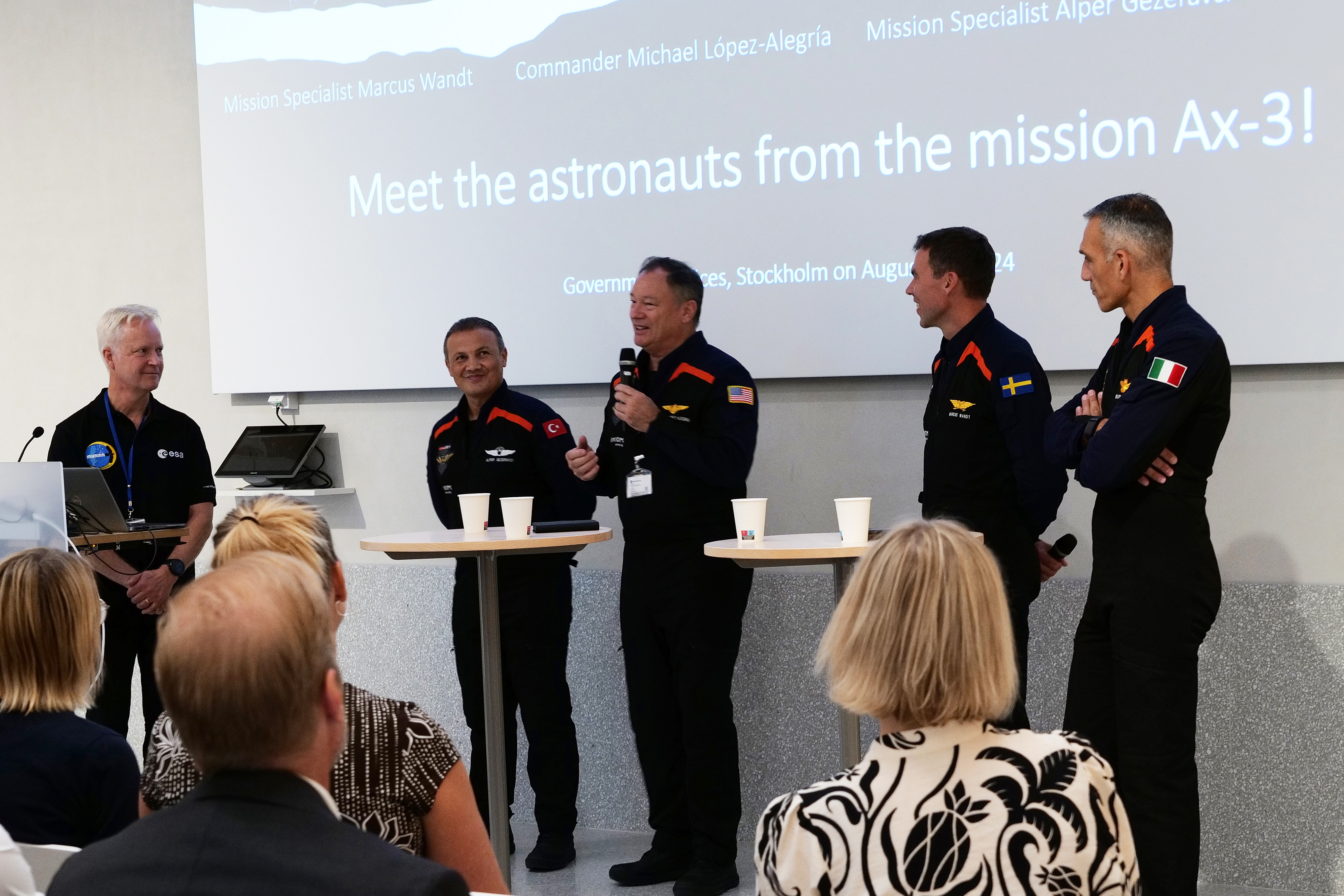 Astronauterna under besöket på Utbildningsdepartementet.
