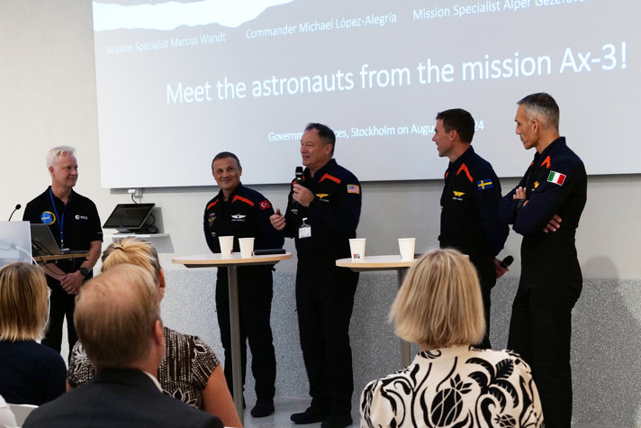 Astronauterna under besöket på Utbildningsdepartementet.