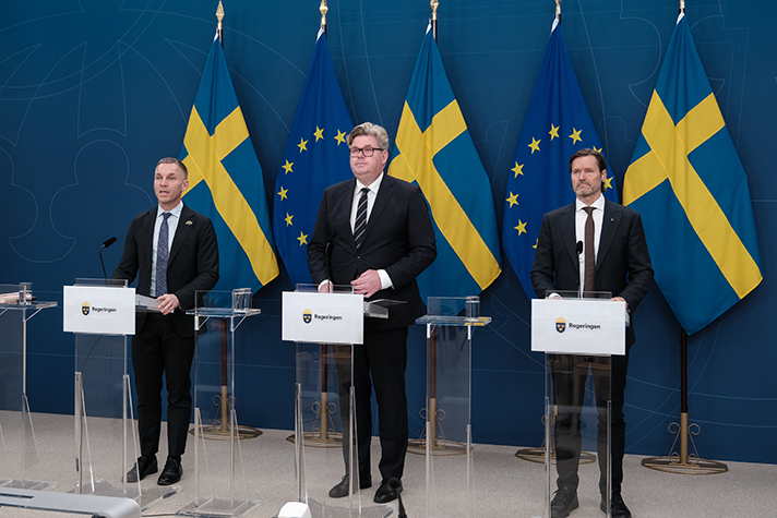Justitieminister Gunnar Strömmer tillsammans med civilminister Erik Slottner och Martin Melin, rättspolitisk talesperson för Liberalerna.