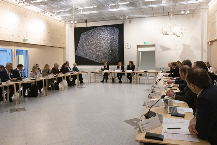 Rundabordssamtal med gruvklustret gällande den kommande mineralstrategin. Mötet är en del i förankringsprocessen där gruv-, kalk-, och prospekteringsföretag, de mest berörda lärosätena och SGU bjöds in av Ebba Busch, energi- och näringsminister.