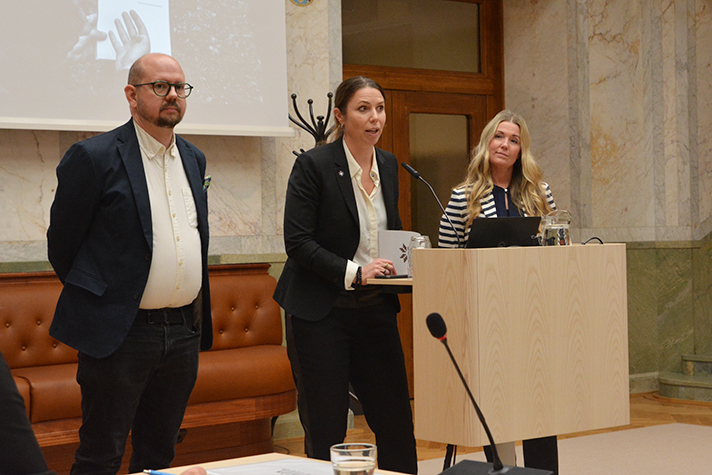 Fredrik Sjöholm från Toleransprojektet Borlänge, Anna Florén från Voksenåsen och Helena Hermansson från Toleransprojektet Borlänge håller presentation.