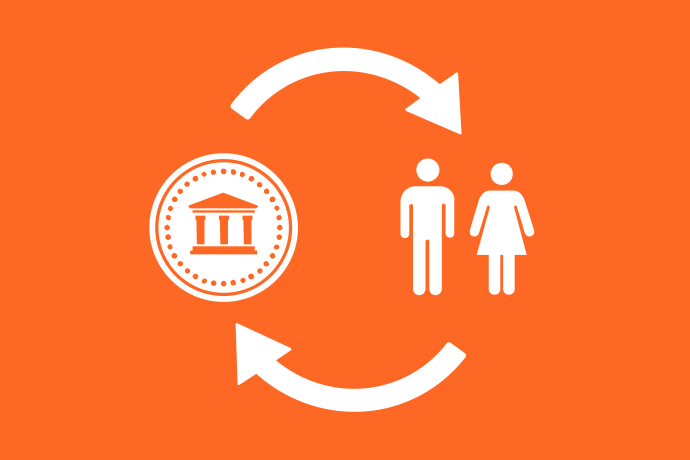 Orange bakgrund vita illustrationer, till vänster ett mynt, till höger två personer som står. Överst en halvcirkelformad högerpil. Nederst en halvcirkelformad vänsterpil.