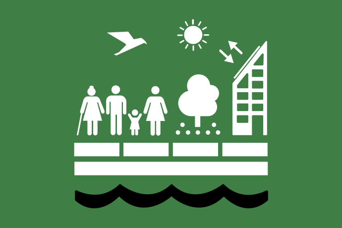 Mörkgrön bakgrund vita och svarta illustrationer, en fågel flyger och en sol lyser på ett flerfamiljshus med solceller på taket. Bredvid huset står fyra personer i olika åldrar samt ett träd. Underst en svart våg.