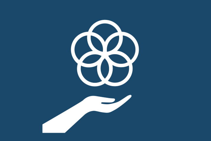 Marinblå bakgrund vita illustrationer, fem sammanflätade ringar i en öppen hand.