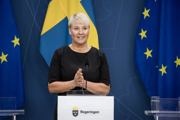 Äldre- och socialförsäkringsminister Anna Tenje
