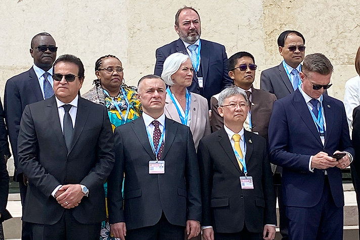 Ett tiotal av hälsoministrarna samlade för foto. I mitten står sjukvårdsminister Acko Ankarberg Johansson