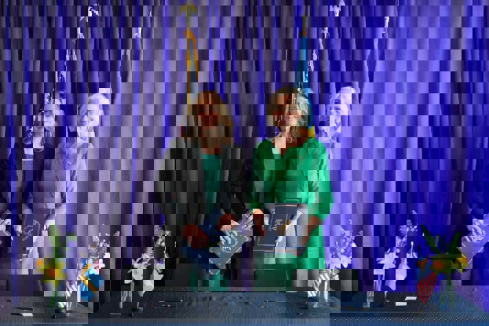 Deputy Secretary for Health and Human Services, Andrea Palm, and Minister for Health Care, Acko Ankarberg Johansson, signing the agreement.