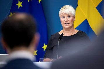 Äldre- och socialförsäkringsminister Anna Tenje