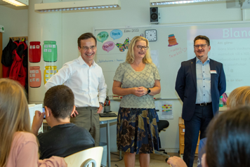 Statsministern och skolministern på besök i Edboskolan i Huddinge.