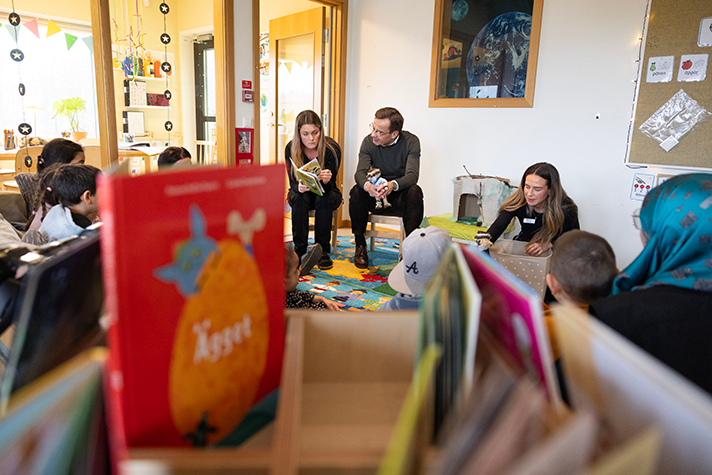 Statsminister Ulf Kristersson på förskolan Vällingklockan.