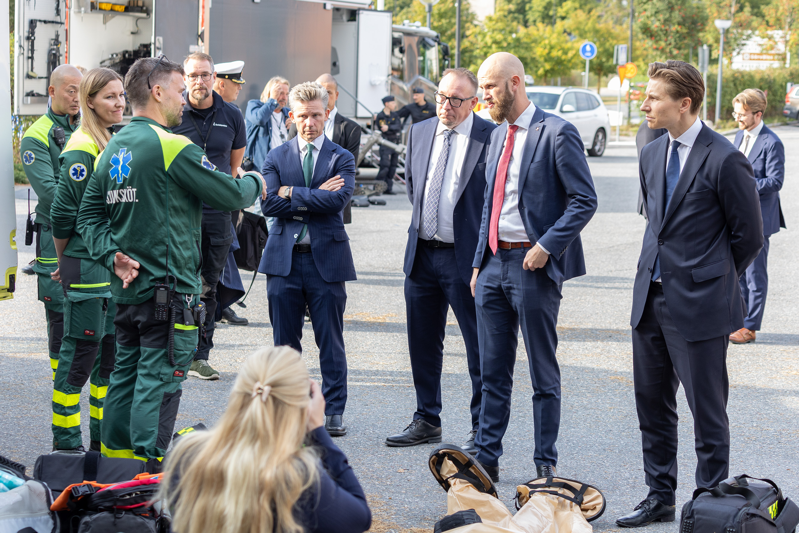 Försvarsminister Pål Jonson, Finlands kommunikations- och inrikesminister Lulu Rannes statssekreterare Antti Salminen, minister för civilt försvar Carl-Oskar Bohlin och Finlands försvarsminister Antti Häkkänen besökte Järfälla brandstation