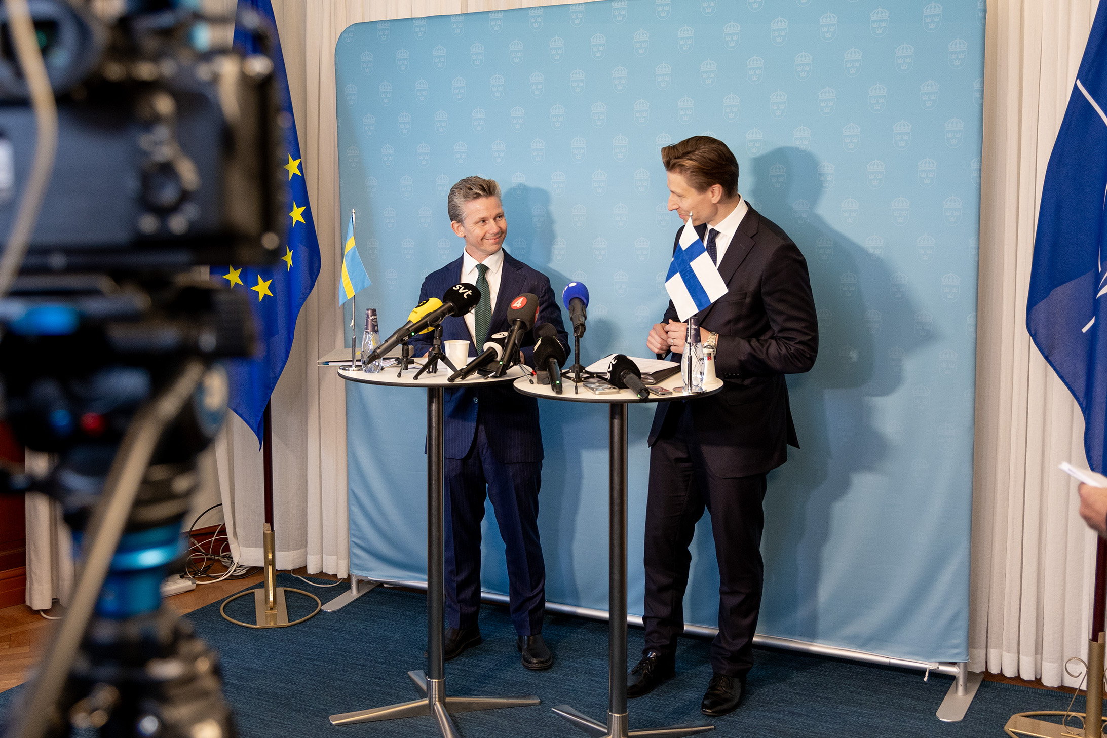 Försvarsminister Pål Jonson och Finlands försvarsminister Antti Häkkänen presenterade nyheten om ett Natohögkvarter i Finland