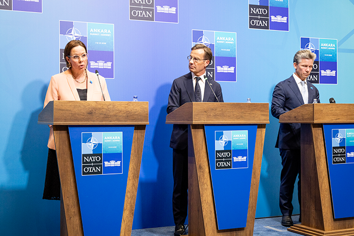 I bild, Ulf Kristersson, Pål Jonson och Malmer Stenergard.