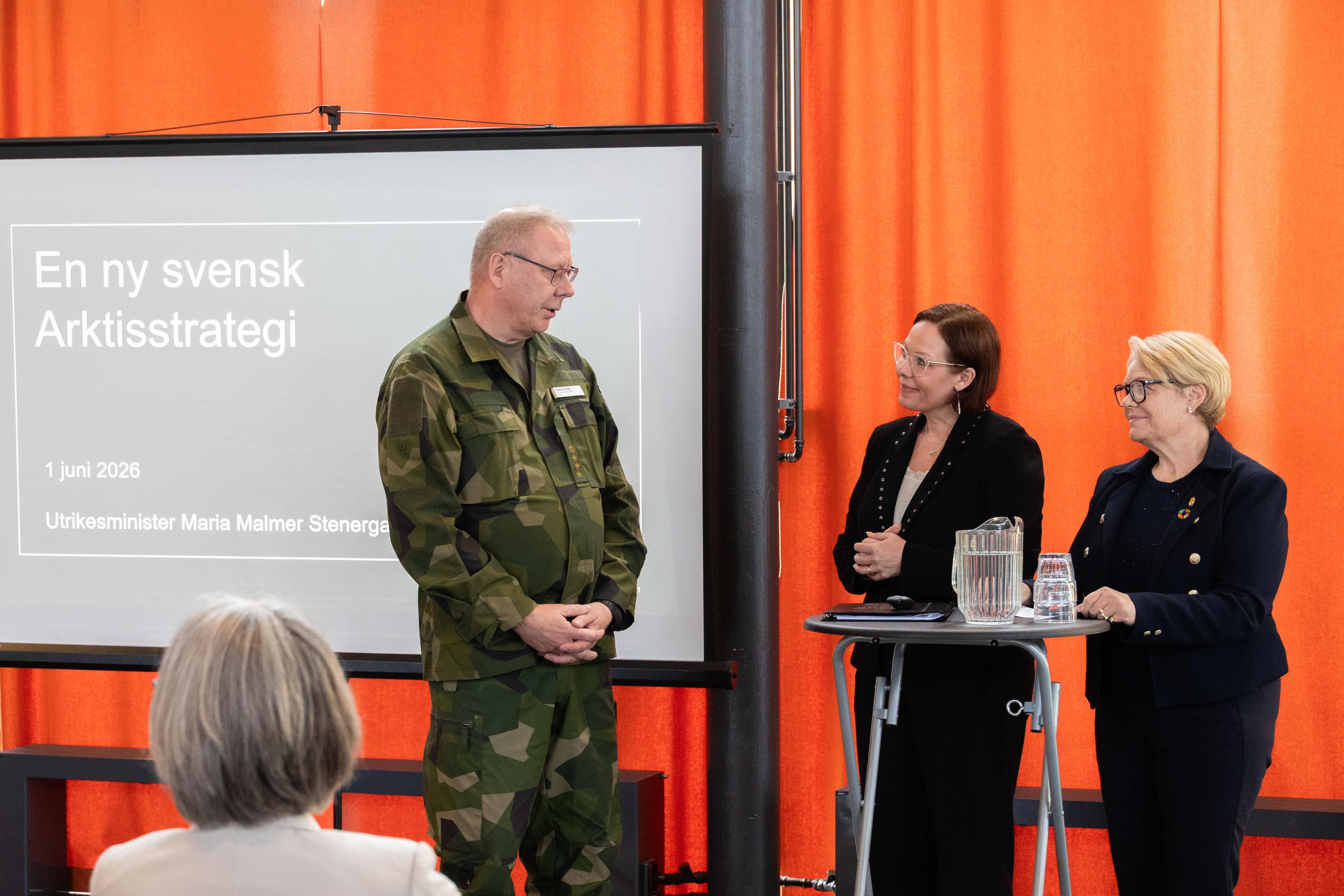 Maria Malmer Stenergard, Lotta Finstorp och Magnus Ståhl presenterar den Nya Arktisstrategin.