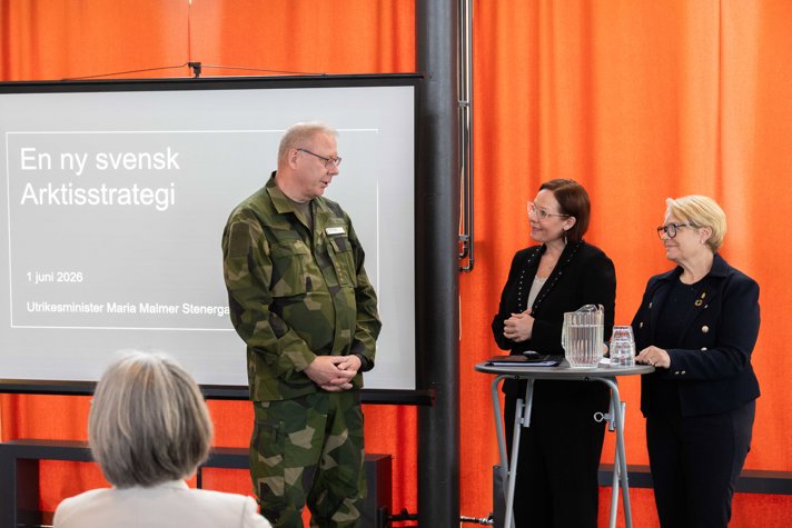 Maria Malmer Stenergard, Lotta Finstorp och Magnus Ståhl presenterar den Nya Arktisstrategin.