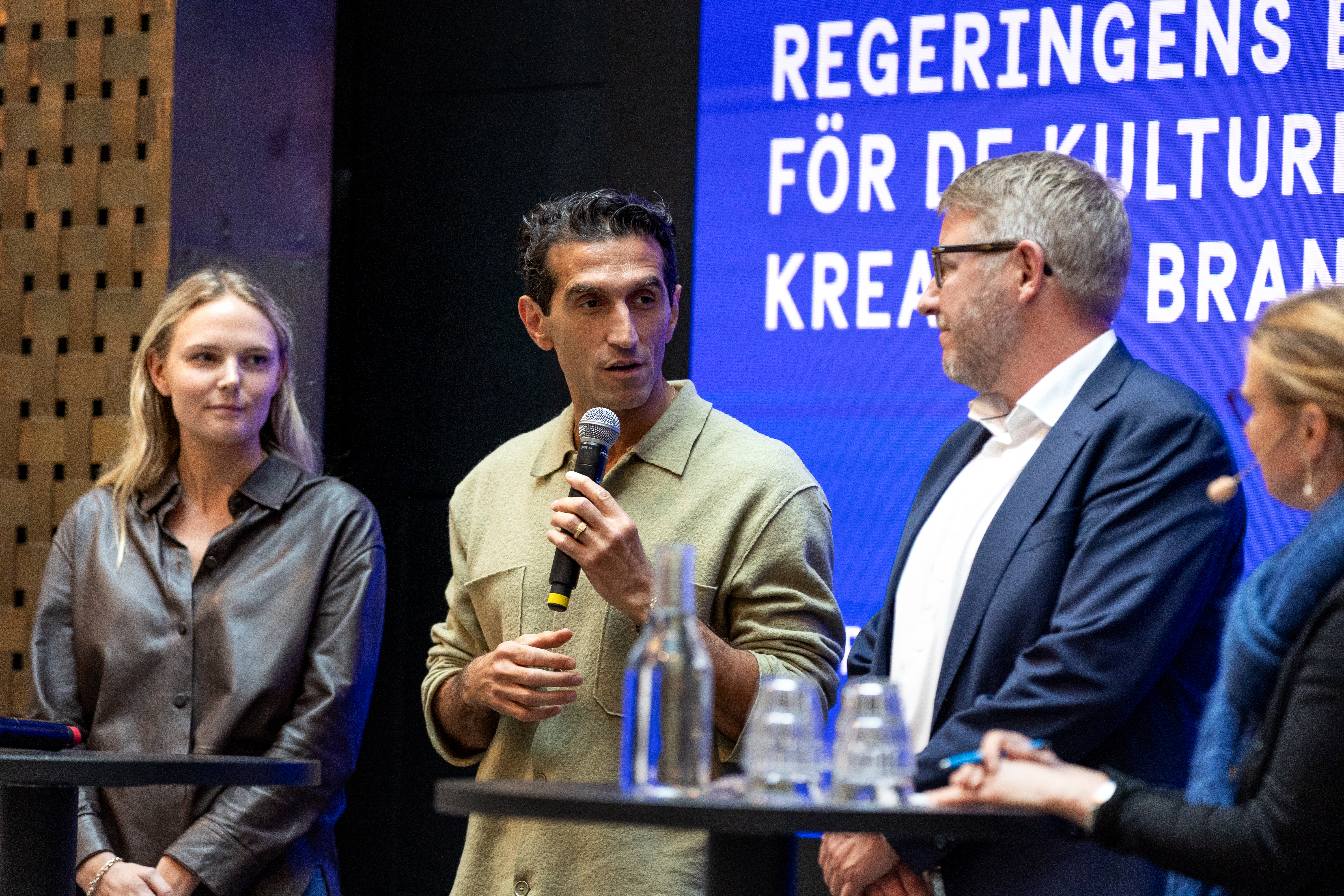 Josef Fares talar vid prisceremonin.