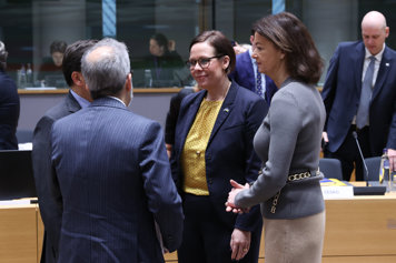 Maria Malmer Stenergard tillsammans med andra ministrar,