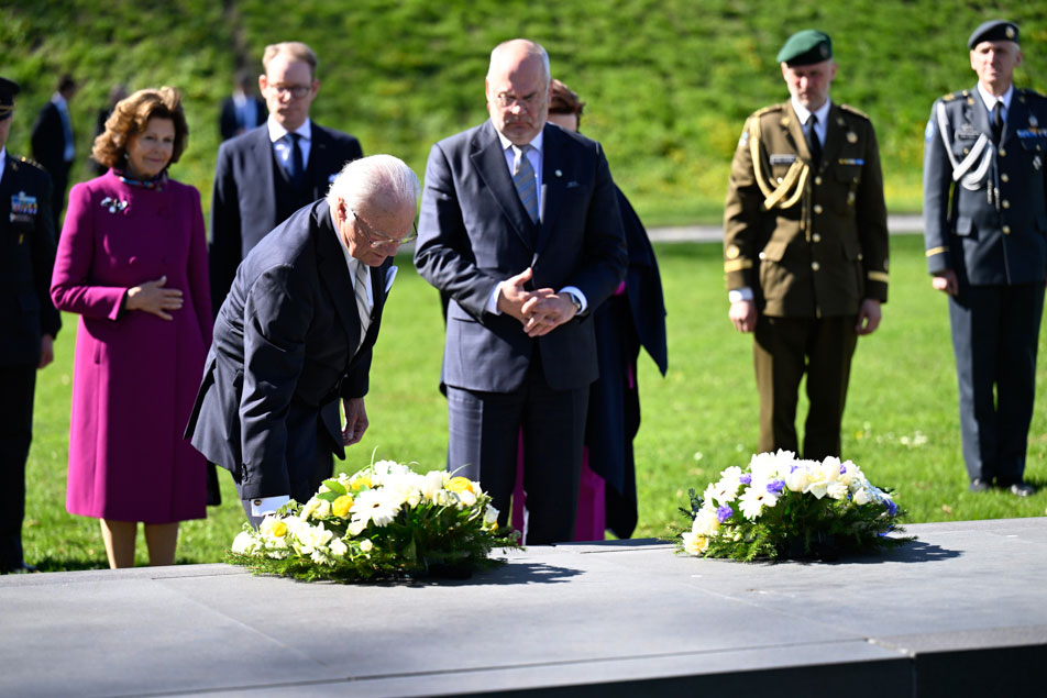 Statsbesök till Estland 2–4 maj 2023, besök vid minnesmärket Broken Line Monument.